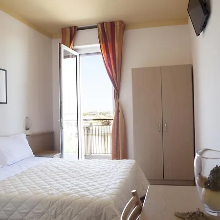 Salsedine  4 Min Da Fiera ! Hotel